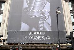 Anglijos futbolo žvaigždė reklamuoja „Giorgio Armani“ apatinius