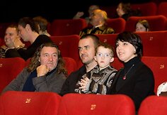 Tarp svečių ir kino operatorius Algimantas Mikutėnas