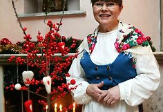 Suomė pasipuo&scaron;usi tautiniais drabužiais