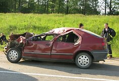 Per avariją Alytaus rajone sužalotas žmogus, smarkiai apgadinti automobiliai.