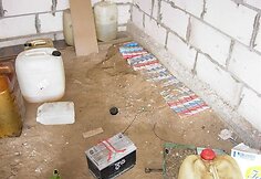 Kontrabandines cigaretes vyriškis skandino tvenkinyje ir užrausė žemėmis.
