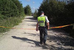Įvykio vietoje dirba policija.