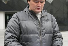 &Scaron;e&scaron;tadienį prie Generalinės prokuratūros pastato Vilniuje vėl renkasi galimą pedofilijos skandalą smerkiantys ir Drąsių Kedį palaikantys žmonės.