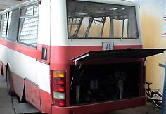 16 metų senumo autobusas sudaužytas nepataisomai.