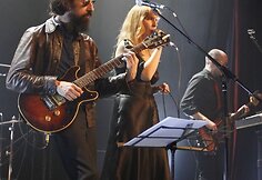 &Scaron;e&scaron;tadienį sostinės klube &bdquo;New York&ldquo; susirinkusiems prancūzi&scaron;kos muzikos ir kultūros gerbėjams koncertą surengė svečiai i&scaron; Paryžiaus - JP Nataf ir Barbara Carlotti. 