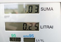 &Scaron;imtai, per brangiais degalais pasipiktinusių vairuotojojų, &scaron;e&scaron;tadienį įvairiuose Lietuvos miestuose savo automobiliais užkim&scaron;o degalines. 
