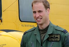 Princas Williamas taps Britanijos karinių oro pajėgų sraigtasparnio lakūnu&ndash;gelbėtoju.