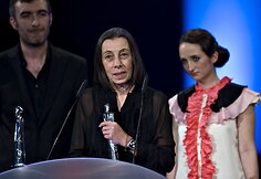 Lenkų kostiumų dizainerė Magdalena Biedrzyncka taip pat sako padėkos kalbą.