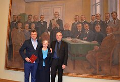 J.Dringelio knygos pristatyme dalyvavo ir V.Dringelienė su sūnumis.