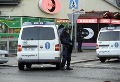 Suomijos pietuose naktį ginkluotas a&scaron;tuoniolikmetis nužudė du ir sužeidė septynis žmones.