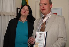 Apdovanojimą įteikė LR Ambasadorė Airijoje Izolda Bričkovskienė.