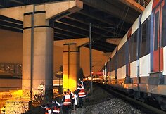 Nelaimė tarp &scaron;iaurinių Oberviljė ir Sen Deni priemiesčių, netoli stadiono &bdquo;Stade de France&ldquo;, kai į Paryžių važiavęs priemiestinis traukinys kliudė Lilio futbolo komandos gerbėjus.
