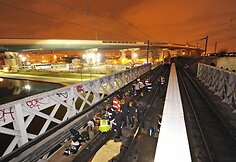 Nelaimė tarp &scaron;iaurinių Oberviljė ir Sen Deni priemiesčių, netoli stadiono &bdquo;Stade de France&ldquo;, kai į Paryžių važiavęs priemiestinis traukinys kliudė Lilio futbolo komandos gerbėjus.