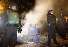 Berlyne ir Hamburge penktadienį paryčiais įvyko susirėmimai su Tarptautinės darbo dienos demonstrantais.