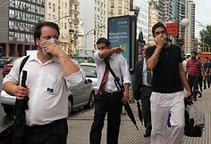 Buenos Aires apgaubė nuodingas debesis, evakuojami žmonės