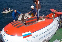 Rusijos premjeras Vladimiras Putinas nardymo aparatu „Mir“ nusileido į Baikalo ežero dugną.