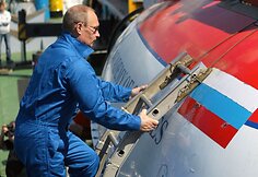Rusijos premjeras Vladimiras Putinas nardymo aparatu „Mir“ nusileido į Baikalo ežero dugną.