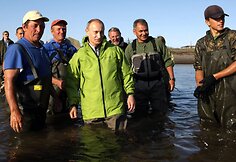 Rusijos premjeras Vladimiras Putinas nardymo aparatu „Mir“ nusileido į Baikalo ežero dugną.