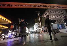 Prie neonacių partijos „Auksinė aušra“ būstinės aidėjo šūviai.