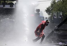 Bankoką krečia nauji protestuotojų ir policijos susirėmimai.