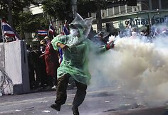 Bankoką krečia nauji protestuotojų ir policijos susirėmimai.