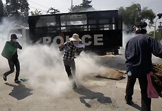 Bankoką krečia nauji protestuotojų ir policijos susirėmimai.