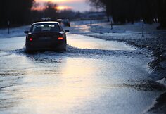 Kelyje į Rusnę vis dar 13 cm pakilęs vanduo.