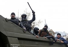 Protestuotojai prie parlamento pastato