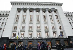 Protestuotojai prie prezidento administracijos pastato