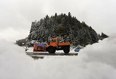 Antradienį &Scaron;iaurės Vokietiją, &Scaron;veicariją, Lenkiją ir Rusiją užklojo pirmasis sniegas. Lenkijoje sniego storis vietomis siekė iki 40 centimetrų. &Scaron;veicarijoje ir Vokietijoje trumpam buvo sutrikdytas eismas kalnų keliais.