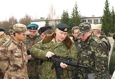 Antradienį Lietuvos kariuomenės motorizuotosios pėstininkų brigados „Geležinis Vilkas“ štabe Rukloje (Jonavos r.) lankėsi 20 Lietuvai akredituotų gynybos atašė ir jų padėjėjų.