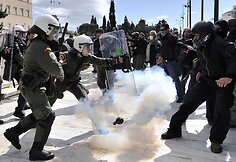 Demonstracija Graikijos sostinėje, Atėnuose, virto riaušėmis.