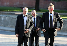 Į &scaron;v.Mi&scaron;ias Kai&scaron;iadorių katedroje atvyko socialdemokratai Juozas Olekas, Gediminas Kirkilas ir Algirdas Butkevičius.