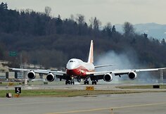 Ilgiausias keleivinis lėktuvas &bdquo;Boeing 747-8 Intercontinental&ldquo;  atliko pirmąjį skrydį.