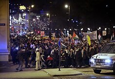 Vos tik protestuotojai pasuko Izraelio ambasados Norvegijoje pastato link, prasidėjo susirėmimai su policija.