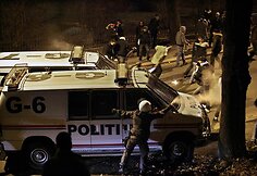Policininkams teko panaudoti ašarines dujas.