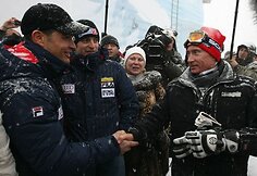 V.Putinas bendrauja su žmonėmis, slidinėjančiais Krasnaja Polianos kurorte.