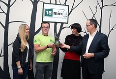 Kompanijos &bdquo;Bitė Lietuva&ldquo; svečių ambasadorė Vytautė Tavoraitė, generalinis direktorius Chrisas Robbinsas, žurnalo  &bdquo;Valstybė&ldquo; vyriausioji redaktorė Au&scaron;ra Radzevičiūtė ir direktorius Almantas Gliožeris