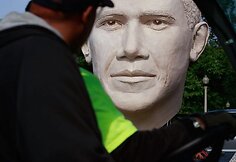 Milžiniškas Obamos biustas keliauja per JAV valstijas.