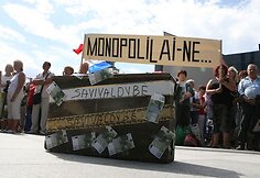 Turgaus prekeiviai sukilo