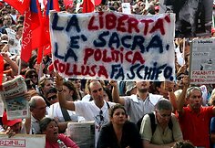 Italai mano, kad S.Berlusconi kontroliuoja pernelyg daug žiniasklaidos priemonių.