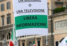 Italai mano, kad S.Berlusconi kontroliuoja pernelyg daug žiniasklaidos priemonių.