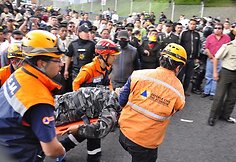 Pranešimų apie nukentėjusius žmones gauta ir iš kitų Ekvadoro miestų, kur į gatves išėjo nepatenkinti policijos pareigūnai.