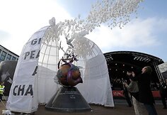 Paminklo atidengimo ceremonijos akimirka