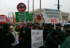 Mitingo dalyviai prie Seimo