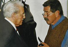 Heinzas Sch&ouml;nas (kairėje) buvo susitikęs su ra&scaron;ytoju Giunteriu Grassu, &scaron;ią istoriją naudojusiu literatūroje