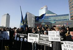 Mitingas dėl &bdquo;vilniečius skurdinančių &scaron;ilumos kainų&ldquo;