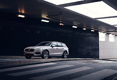 Naujasis „Volvo V60 Cross Country“