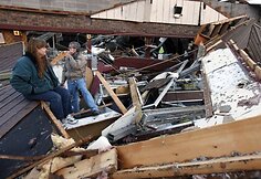 Tornadas JAV vidurio vakaruose pareikalavo žmonių gyvybių