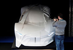 Paryžiaus automobilių festivalis, dizaineris Takumi Yamamoto, automobilis skirtas David Bowie.